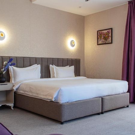 Orient Hotel Бішкек Екстер'єр фото