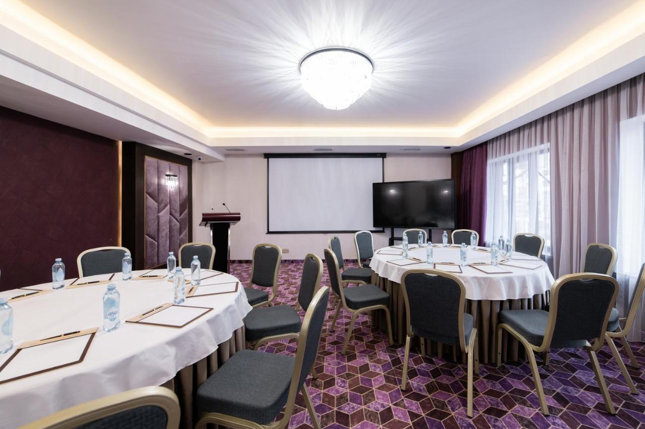 Orient Hotel Бішкек Екстер'єр фото