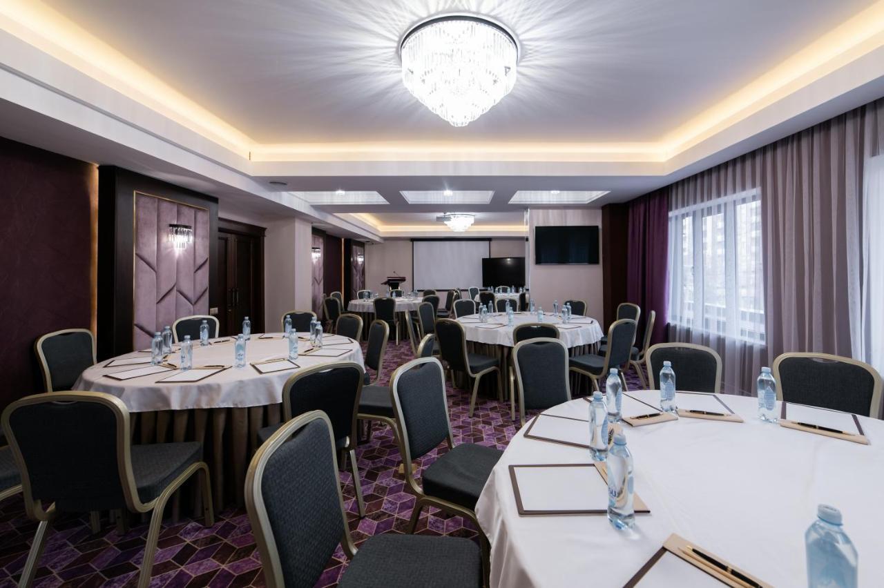 Orient Hotel Бішкек Екстер'єр фото