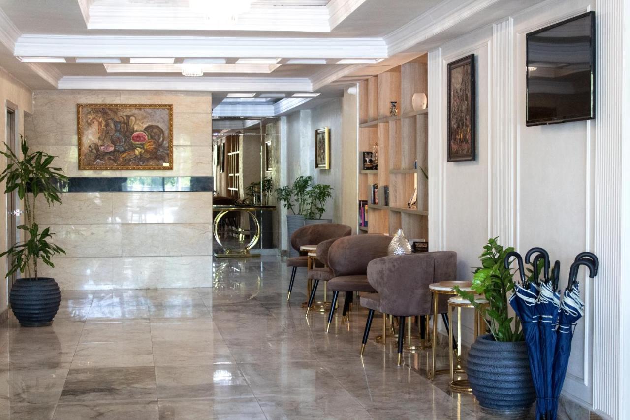 Orient Hotel Бішкек Екстер'єр фото