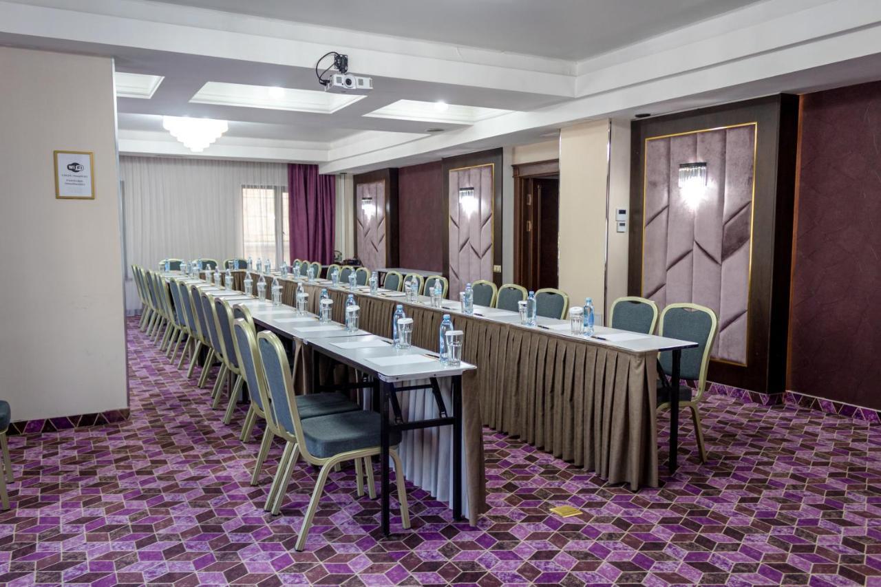 Orient Hotel Бішкек Екстер'єр фото